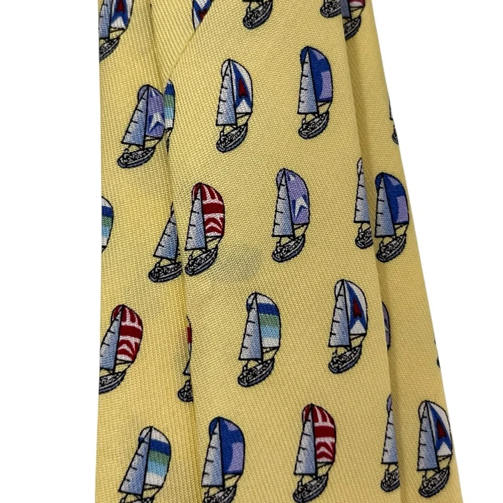 Vineyard Vines Mens Tie Sailboats Leukemia Regatta Cup Yellow 3.5